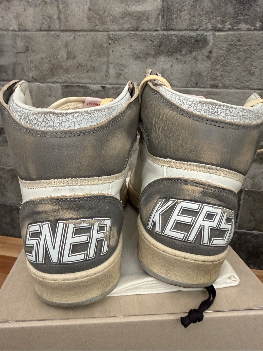 Golden Goose Mens Sky Star High-Top Sneakers in White, Gray & Cream - Picture 9 of 16